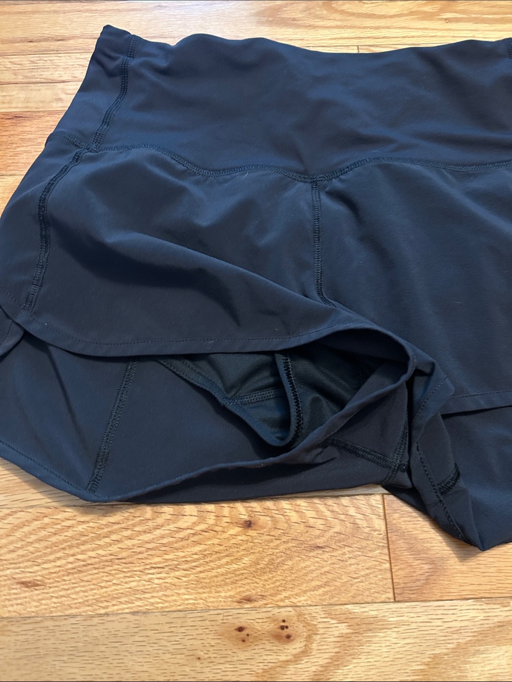 lululemon athletica high-waist speed shorts, 2.5”. Size 6, black - Picture 3 of 5